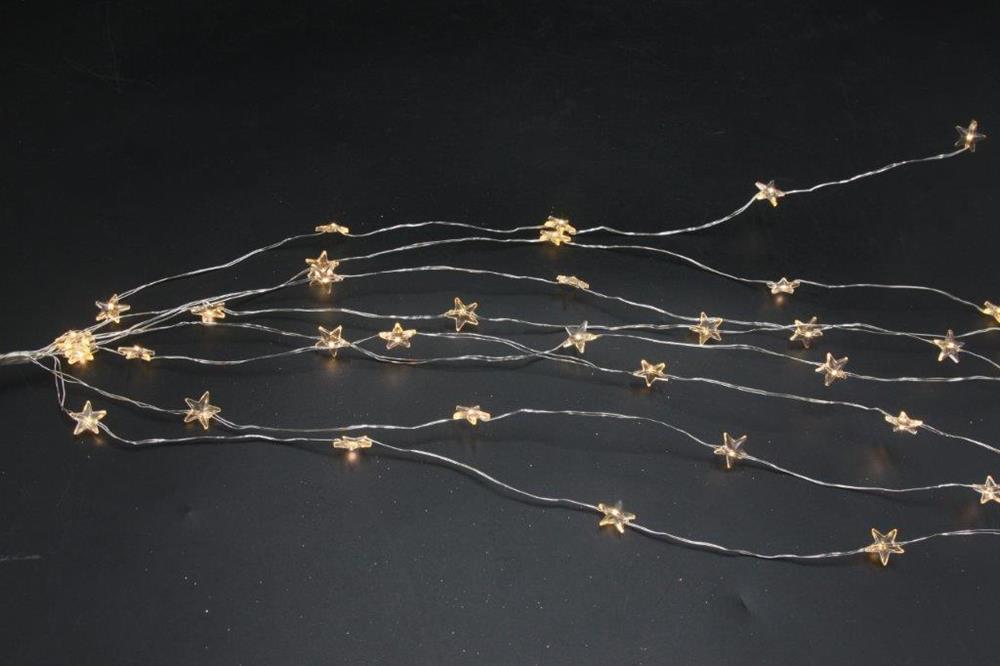 Lucine LED a microfilo
con stelle 40 LED
Lunghezza 50 cm
filo d'argento