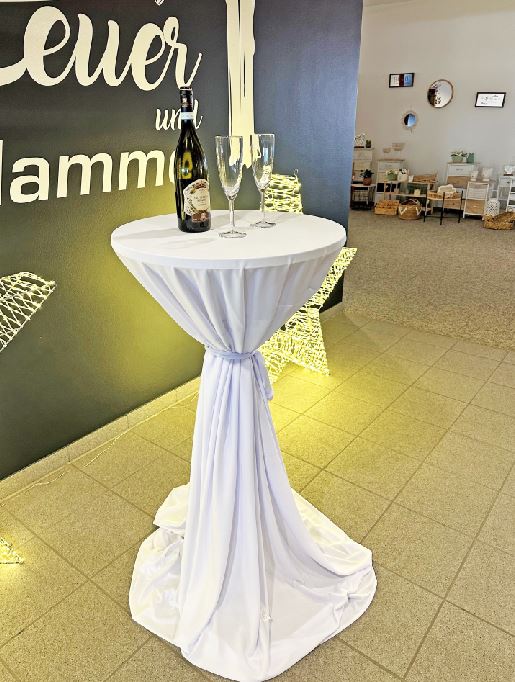 Stehtisch Stretch Husse Weiss 146cm Höhe Durchmesser 80-90cm