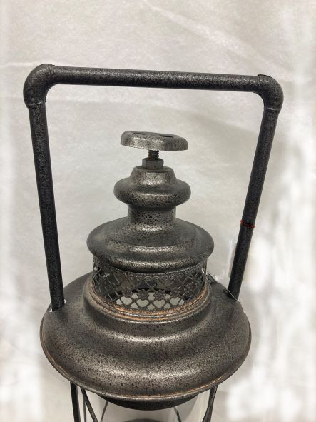 Laterne aus Metall
in Grau in Industriedesign
D21cm x H59cm