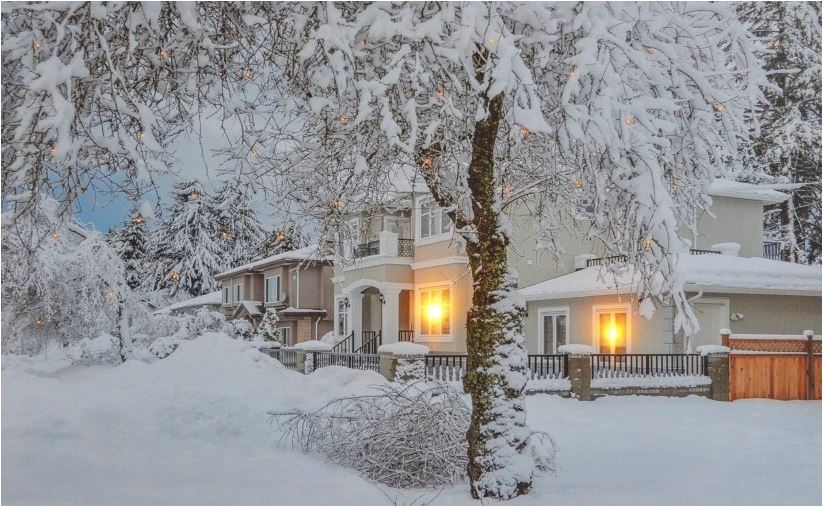 LED Bild aus Canvas 2 LED + 30 Fibre Optics
Motiv: Haus mit Schnee
B:60cm H:40cm T:1.8cm