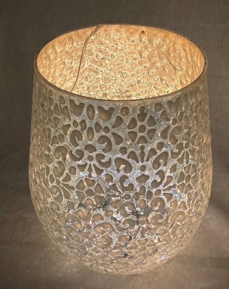 Windlicht aus Glas
silber -weiss
mit Blütenmuster H18.5cm