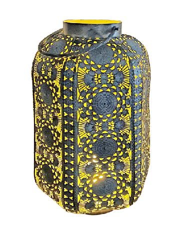 Laterne aus Metall Antik
mit Glaseinsatz
Farbe: antik Grau/Gold
D:30cm H:55.5cm