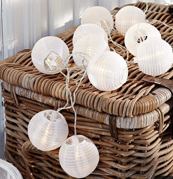 LED Solar Lichterkette mit 10 weissen
Nylon Balls mit je 1 warm weissen LED