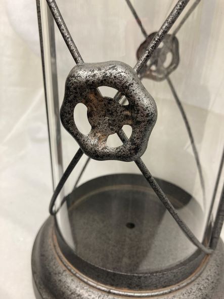 Laterne aus Metall
in Grau in Industriedesign
D21cm x H59cm