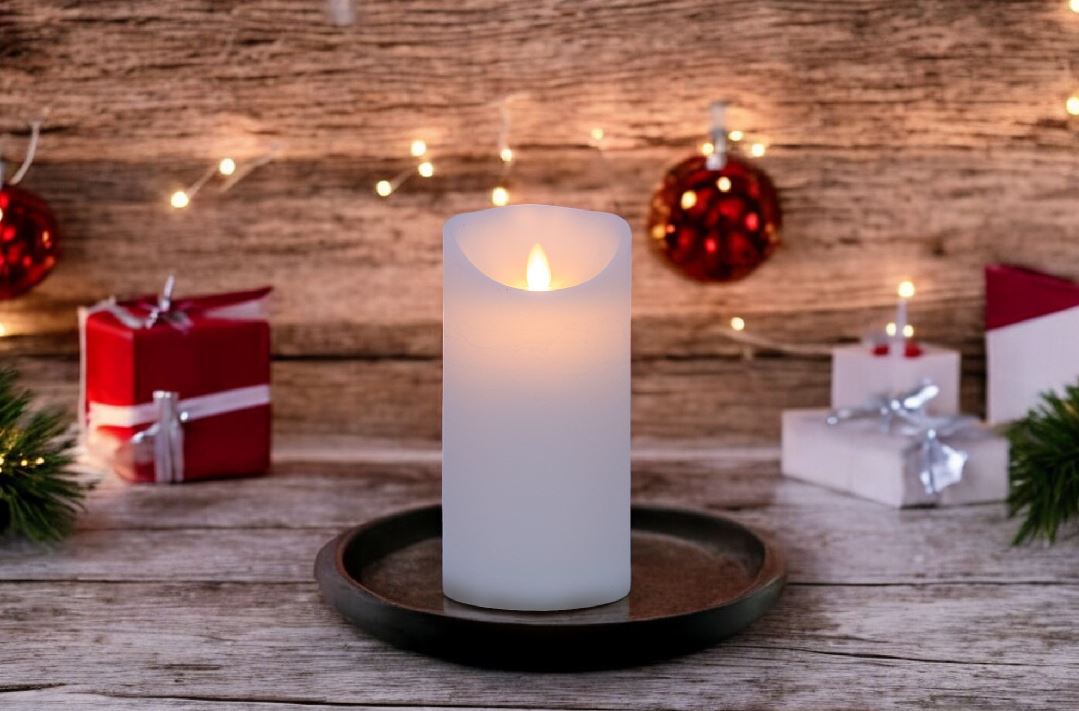 Bougie en cire LED blanche rustique avec flamme mobile
 P:7,5 cm - H:15 cm