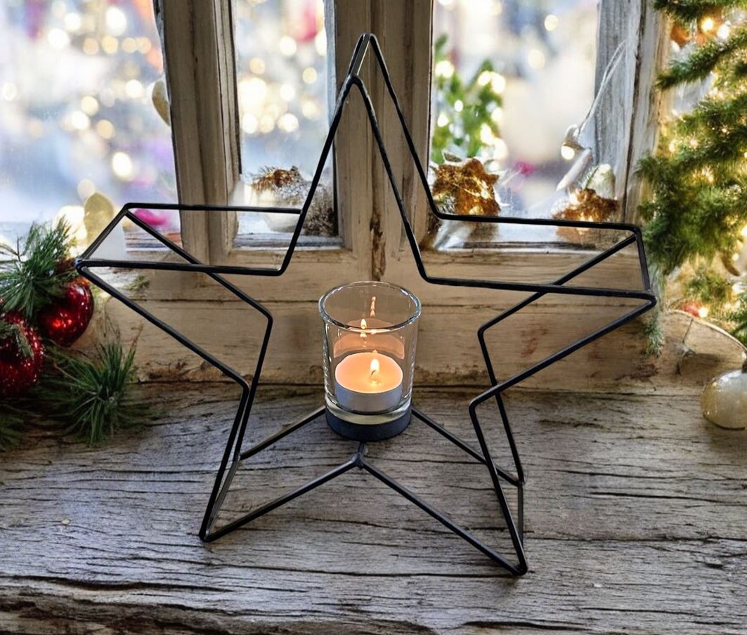 Kerzenhalter Stern
in Schwarz aus Metall
H: 28cm B: 29cm T: 8cm