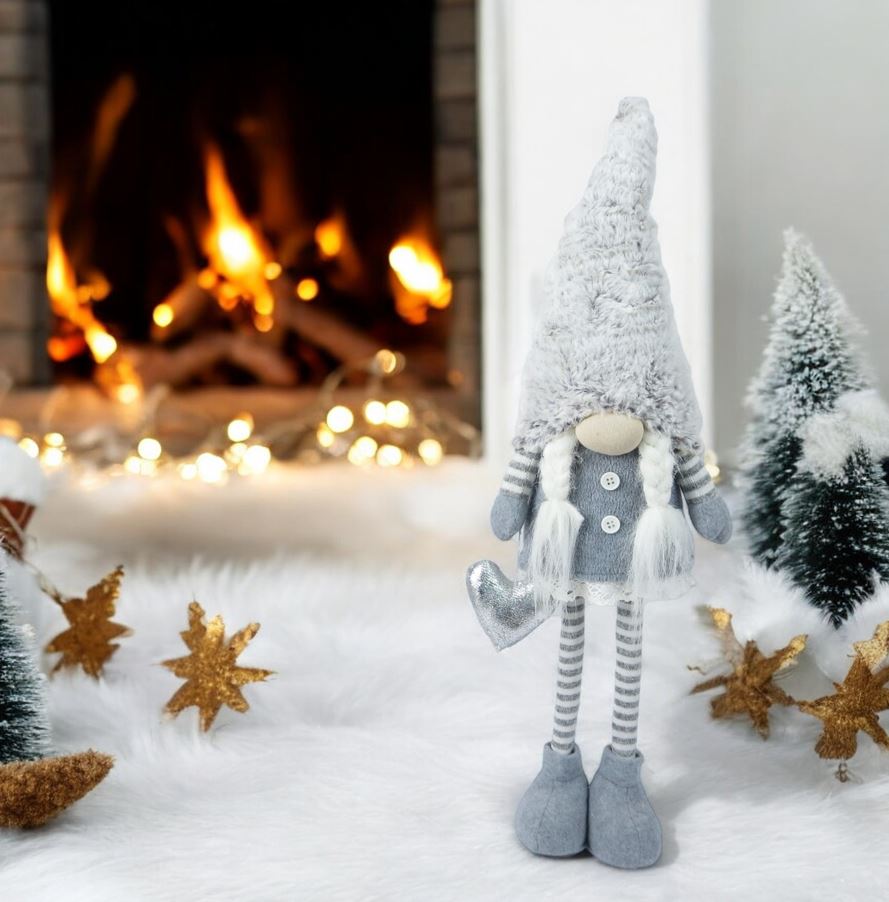 Gnomo decorativo Santa ragazza
Colore in piedi: Bianco/Grigio
L6 cm x L17 cm x A 66 cm