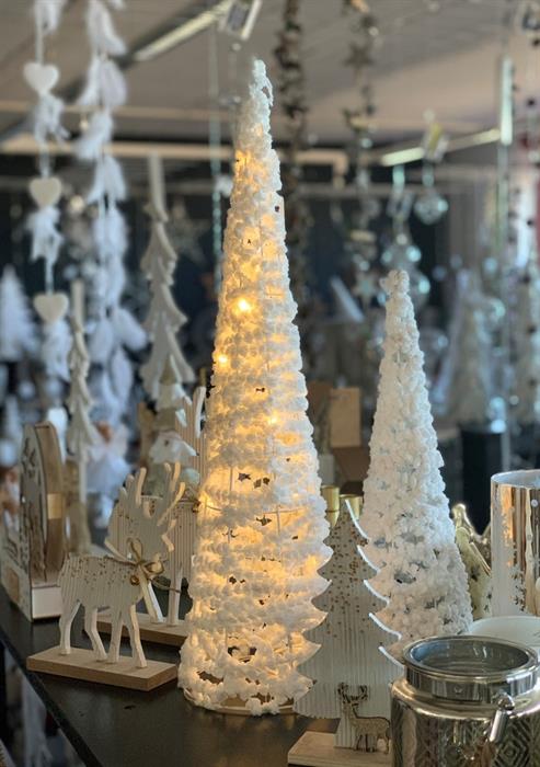 LED Baum aus Metall
mit 20 LED mit Watte beflockt
Farbe: Weiss
D:15cm H:60cm