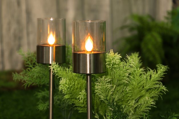 LED Solar Leuchte mit Kerzenflackern
aus Edelstahl
mit 1 LED