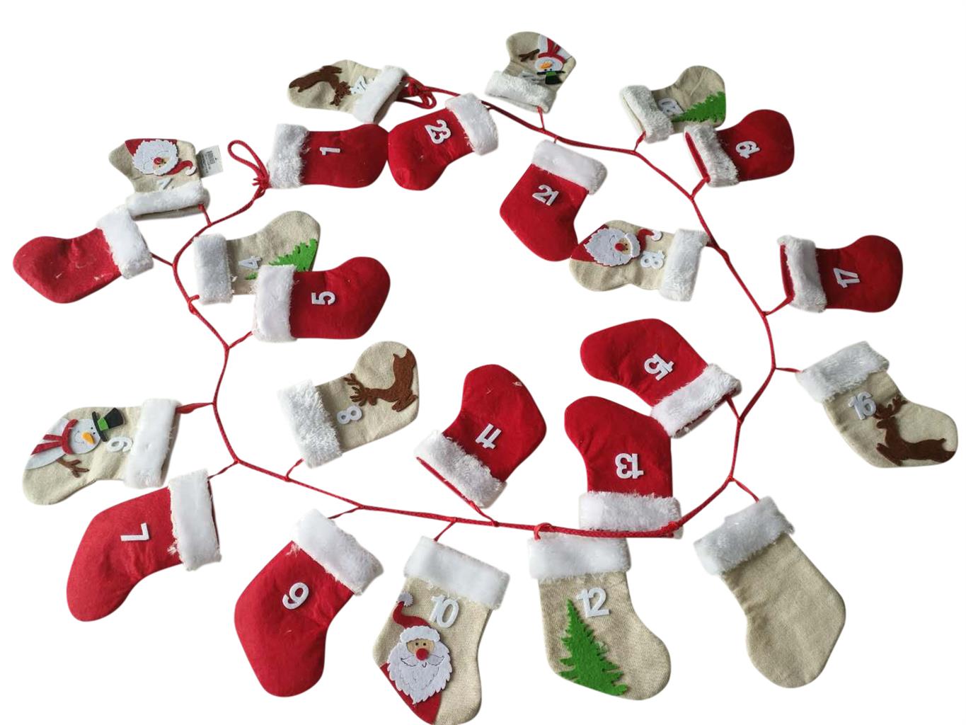 Adventskalender Girlande
Plüsch, Länge 220cm
mit 24 Täschchen