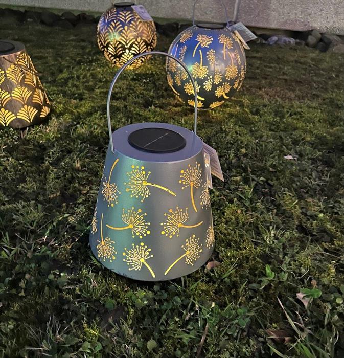 LED Solar Laterne Metall
Farbe: Silber Gold
26x26x21cm