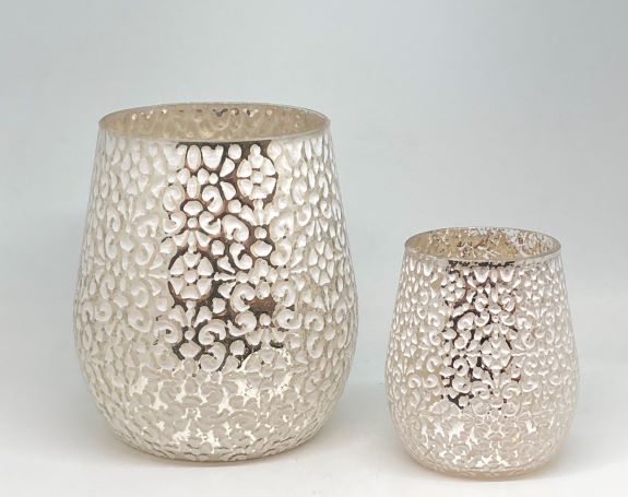 Windlicht aus Glas
silber -weiss
mit Blütenmuster H18.5cm