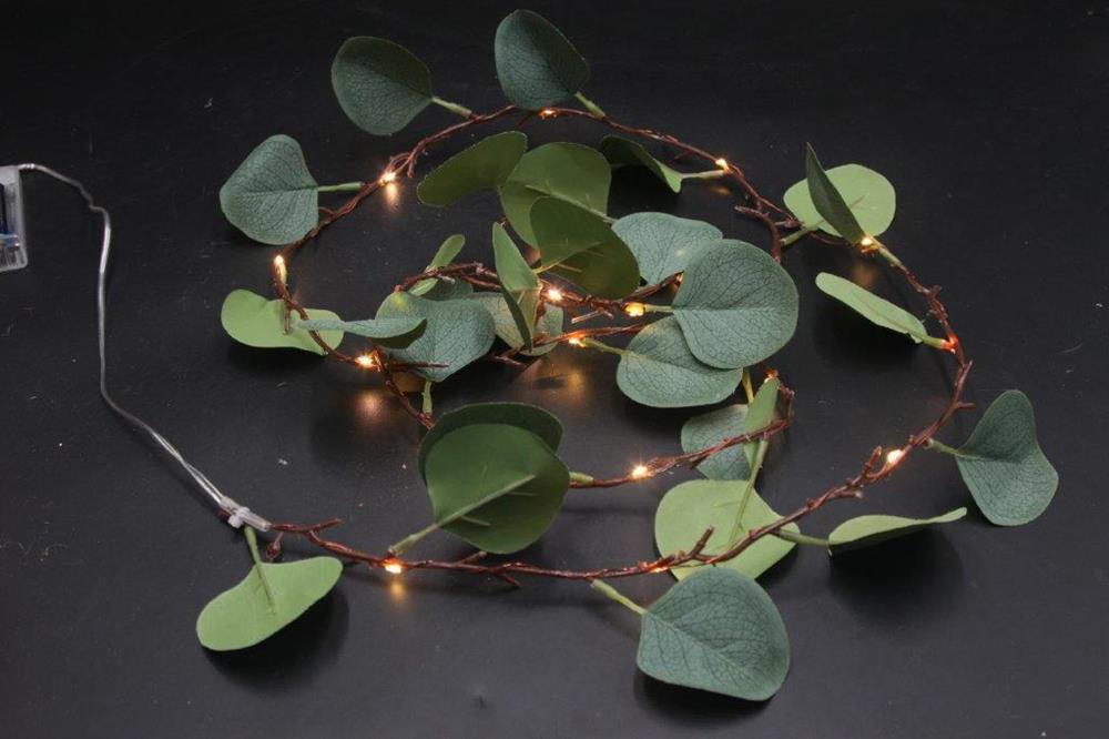 Lucine a LED
Foglie di eucalipto
con 20 LED
Lunghezza 180 cm