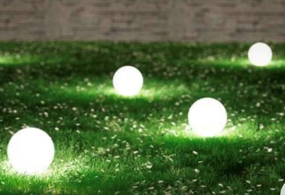LED Solar Outdoor Kugel D:20cm
mit 2 LED warm weiss
mit ON / OFF Schalter