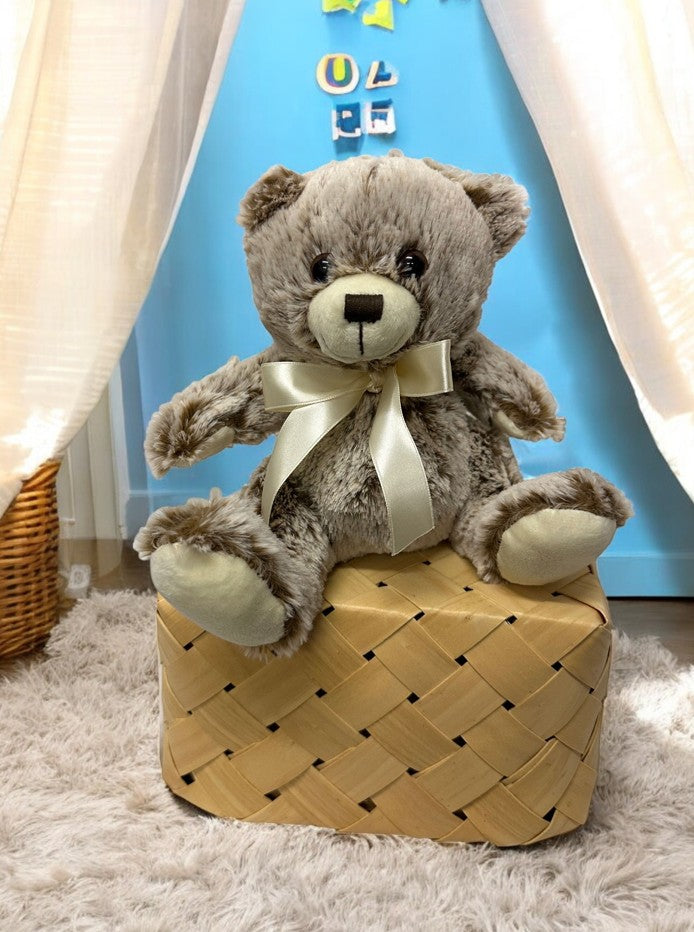 Plüschbär sitzend mit
Geschenkband H:20cm
Farbe: Braun