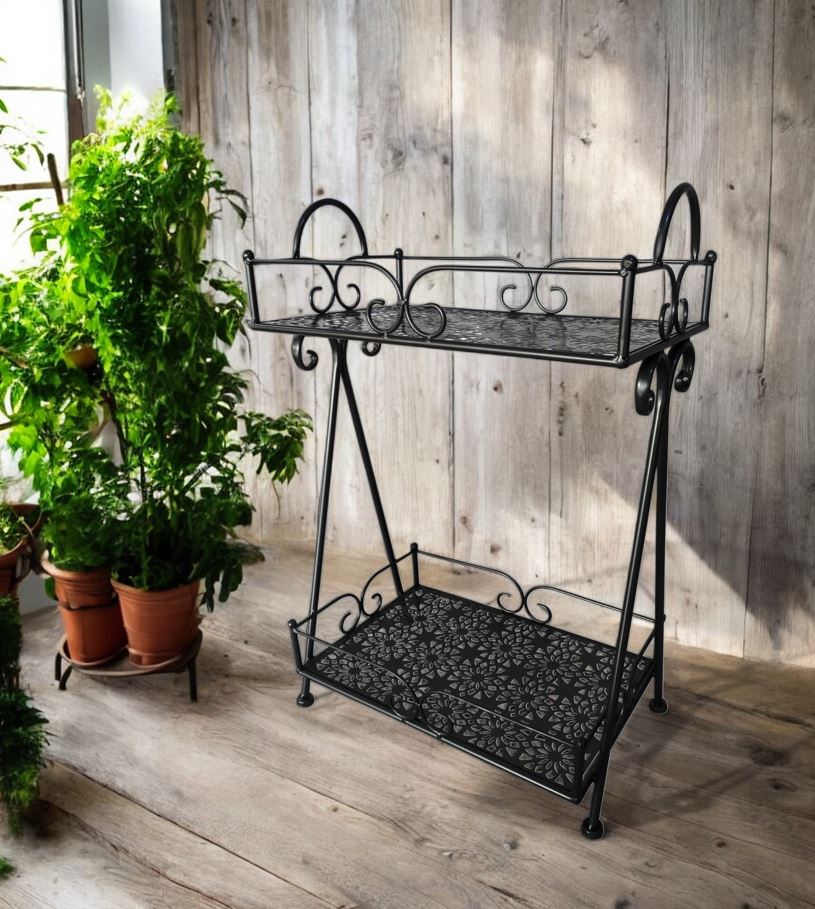 Pflanzenständer aus Metall
mit 2 Ablageflächen
Farbe: Anthrazit
L:40cm B:25cm H:62cm