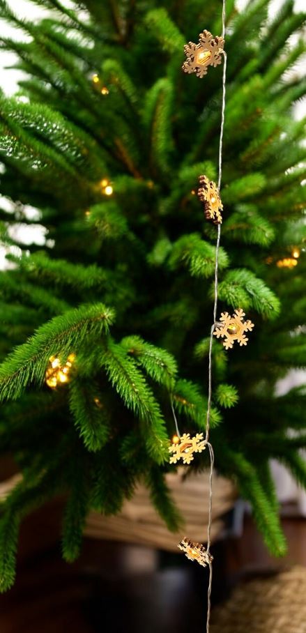 LED Lichterkette mit 10 LED Holz Schneeflocken L:135cm
warm weisses Licht