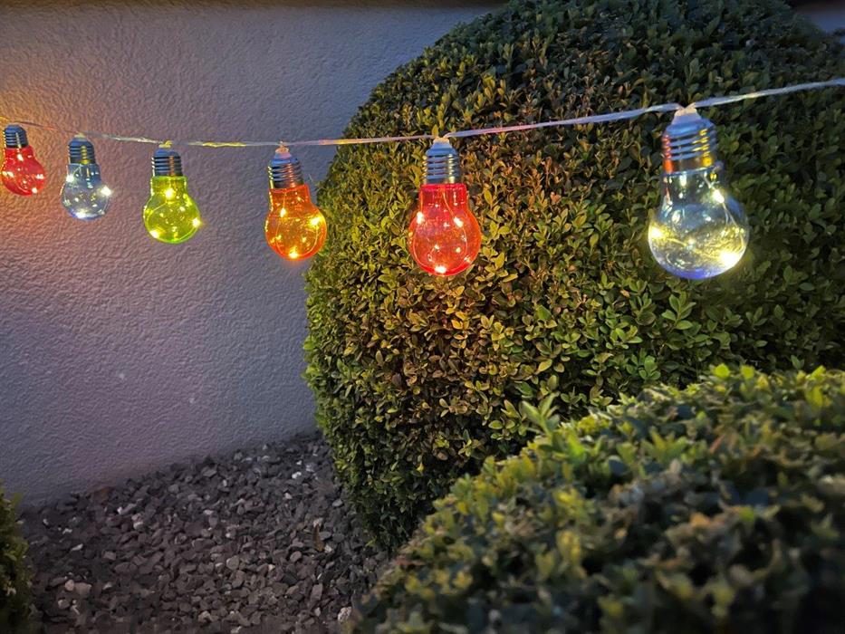 LED Lichterkette Outdoor
10 LED Glühbirnen farbig
Batterienbetrieben