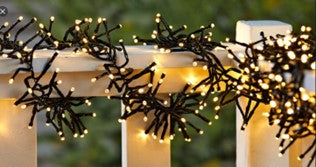 Fata di luci LED da esterno “cluster”.
Luce bianca calda a 360 LED
L: 360 cm Colore cavo: Verde