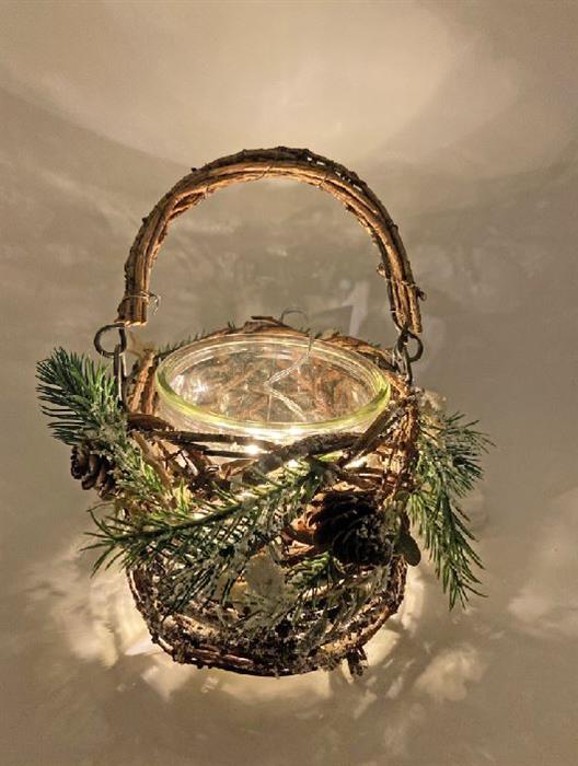 Windlicht Xmas aus Reisig 
mit Glaseinsatz 
D18cm x H21cm
mit Henkel