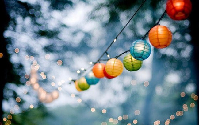 Fata di lucine solari a LED con quelle colorate
palline di nylon,
D: 7 cm con 10 LED