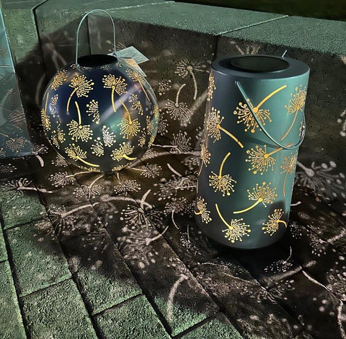 LED Solar Laterne Metall
Farbe: Silber Gold
20x20x36cm