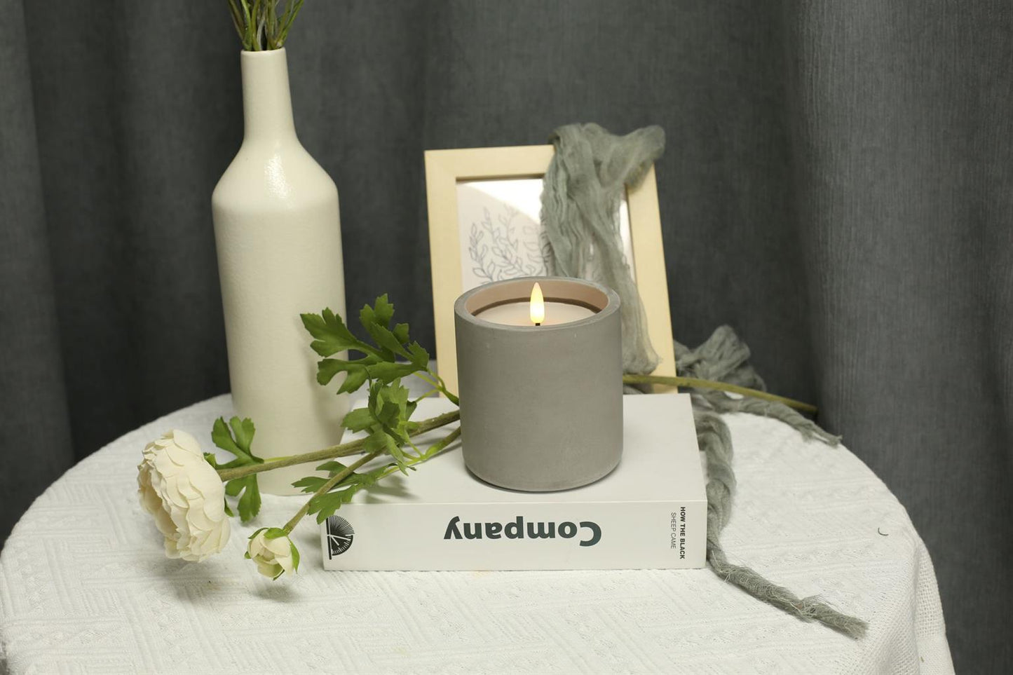 LED Wachskerze im ZementTopf
warm weisses flackerndes Licht
D9.5cm H10cm