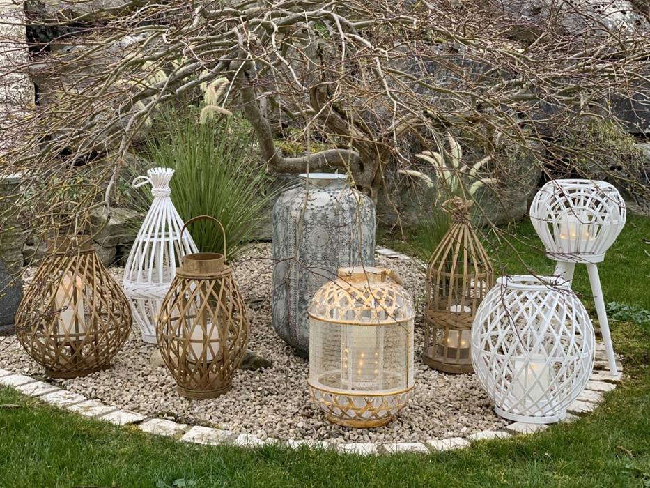 Laterne aus Bambus rund auf Füssen mit Glaseinsatz