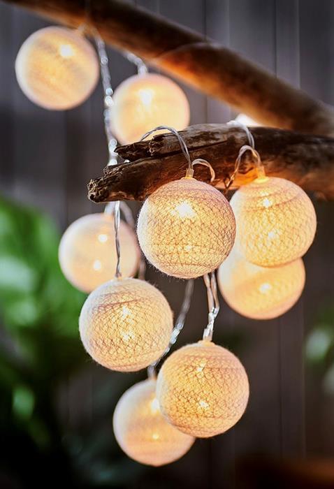Chaîne lumineuse LED Boule de Coton "Blanc"
avec 10 LED
L: 135 cm
D: boules 6cm
