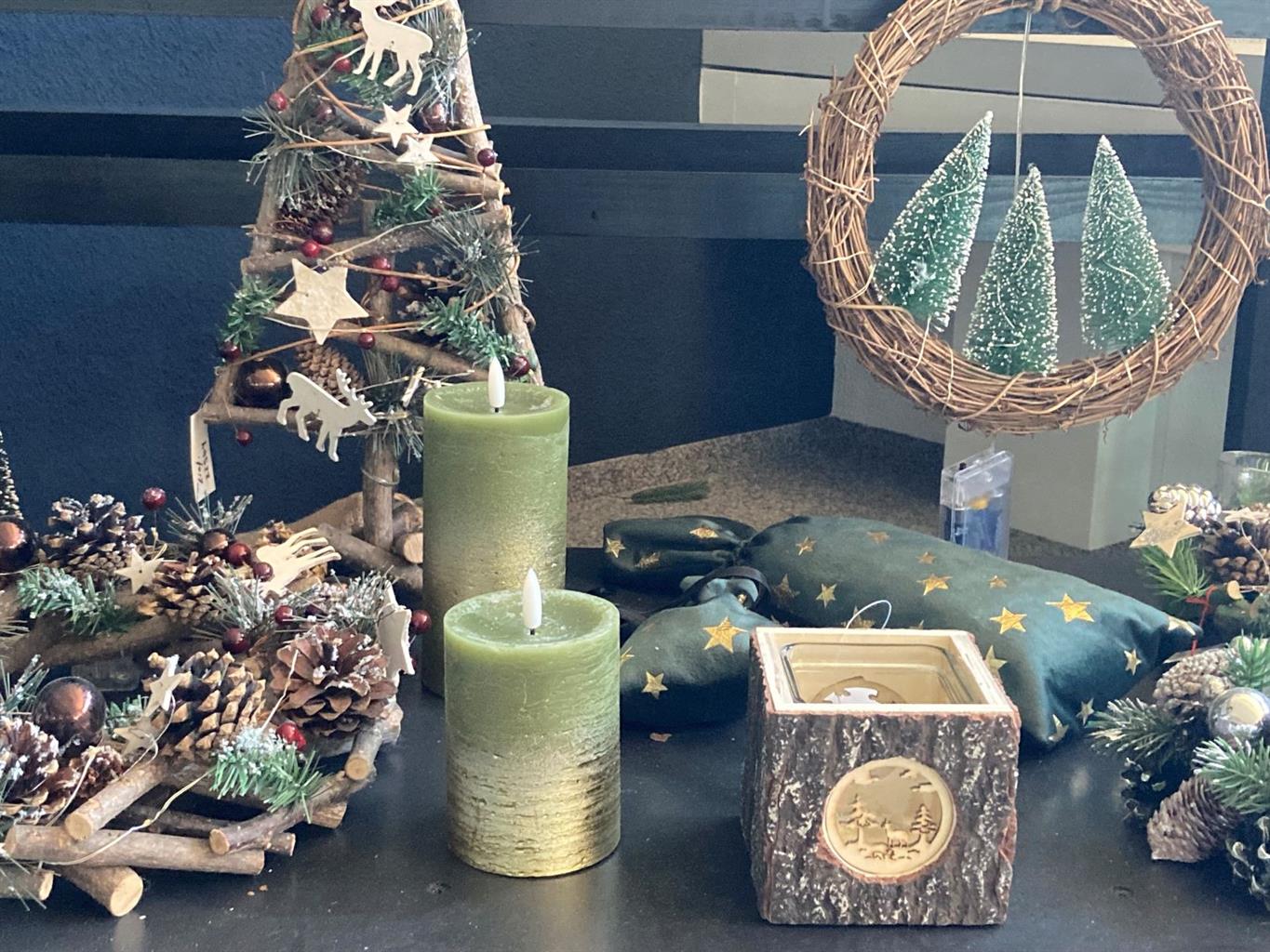 Windlicht aus Holz mit Glaseinsatz L9cm x B9cm xH9cm Motiv: Waldszene