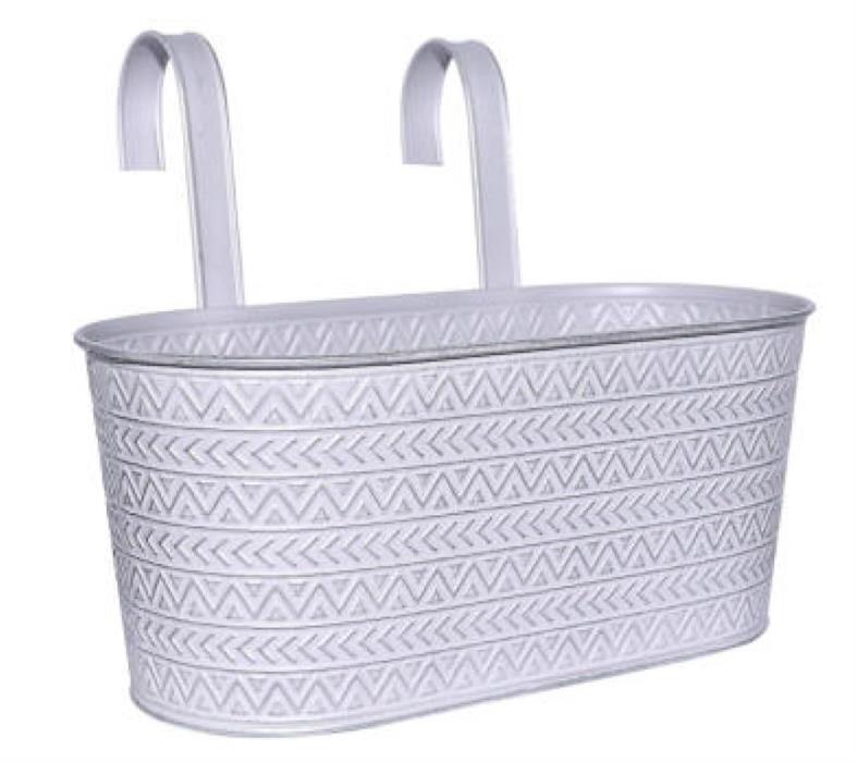 Übertopf aus Metall oval mit Haken
Farbe: Grau
L:16cm B33cm H:14cm