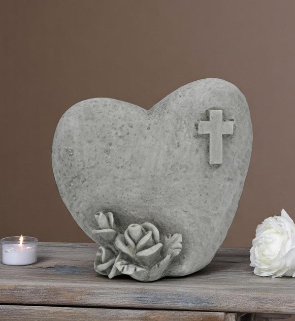 Trauerherz mit Blumen und Kreuz