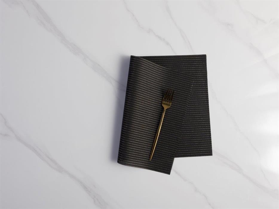 Tischset Diamond
schwarz gold 45x30cm
beidseitig verwendbar