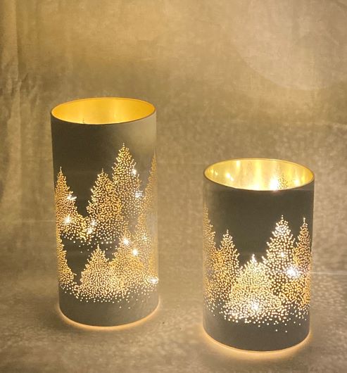 LED Windlicht aus Glas
mit 8 LED
weiss gold mit Baummotiv
D10cm H15cm