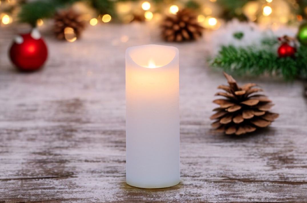 Bougie en cire LED blanche rustique avec flamme mobile