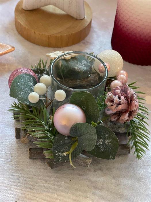 Portacandele natalizio in legno
con elementi decorativi
per una candela o un tealight