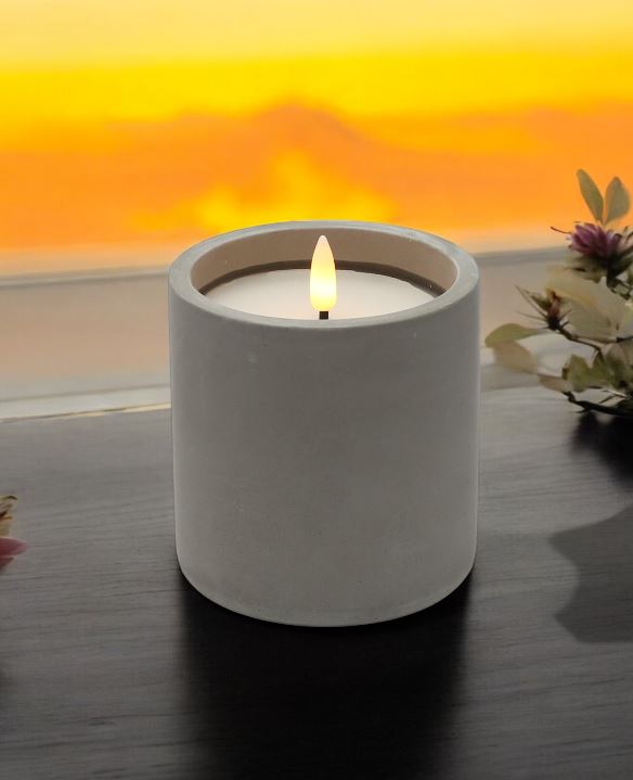 LED Wachskerze im ZementTopf
warm weisses flackerndes Licht
D9.5cm H10cm