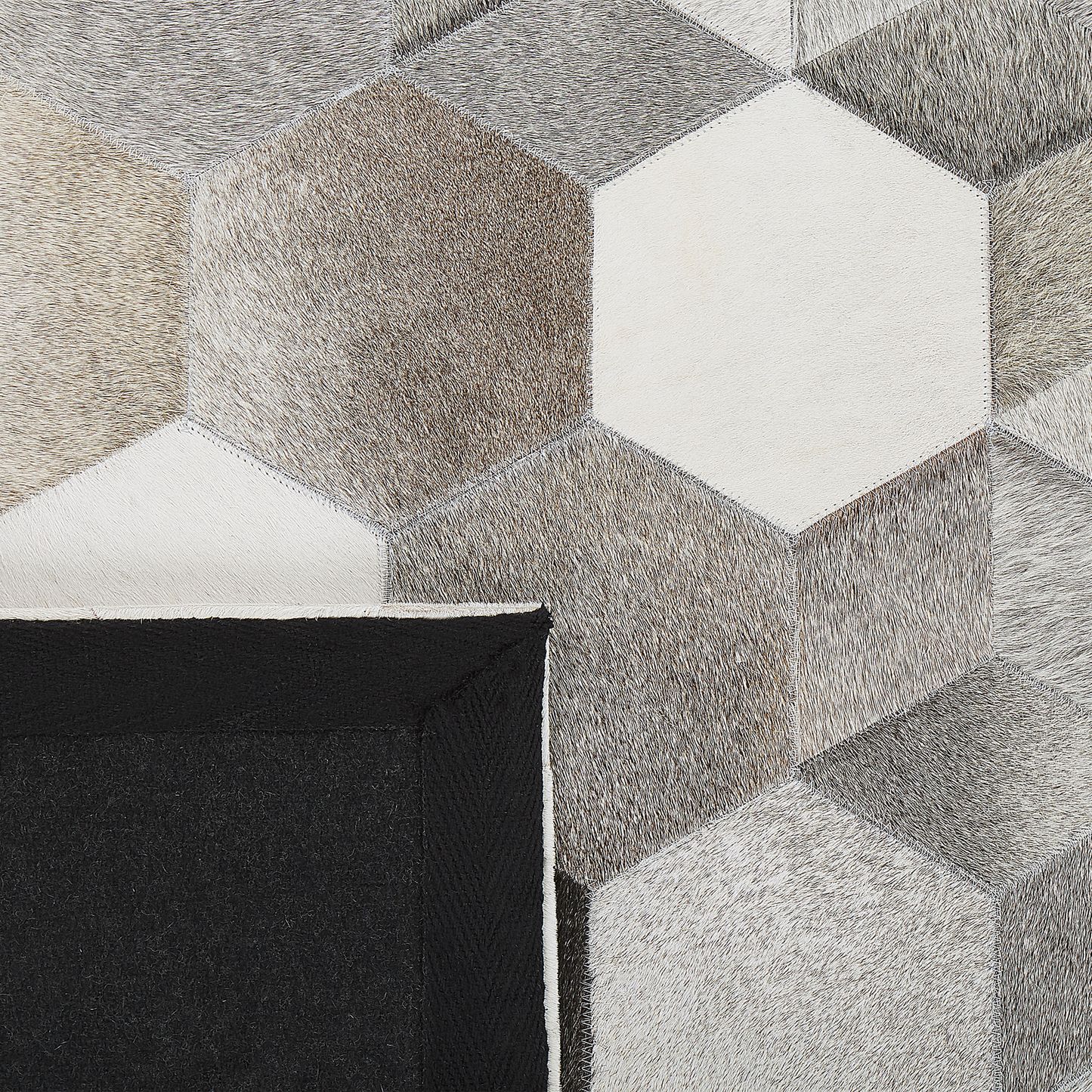 Teppich Kuhfell grau / weiss 140 x 200 cm geometrisches Muster Kurzflor SASON
