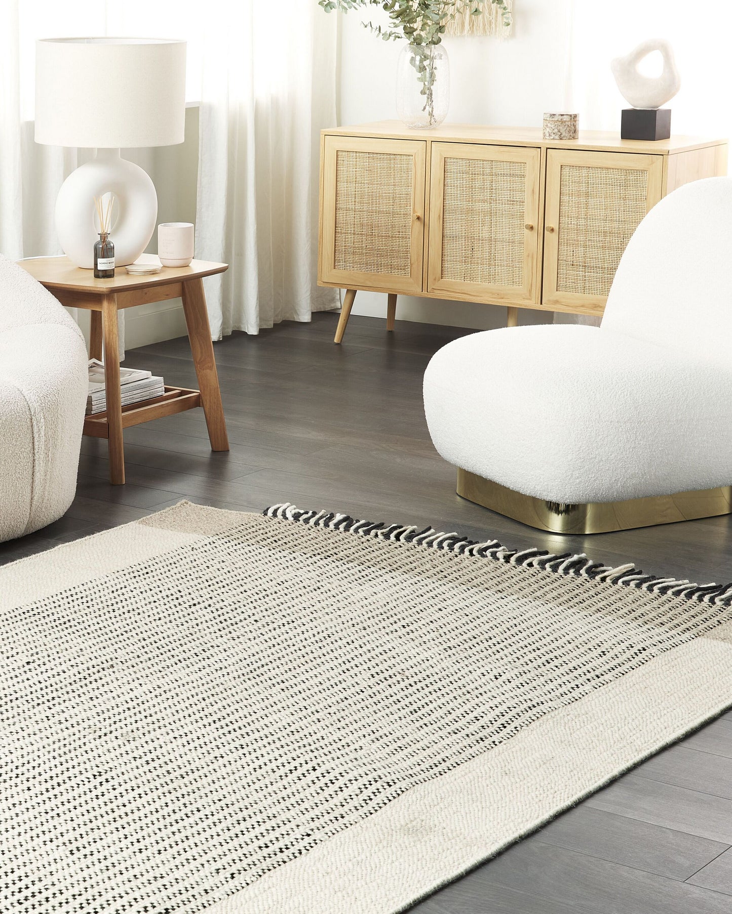 Teppich Wolle beige / schwarz 140 x 200 cm Kurzflor DIVARLI