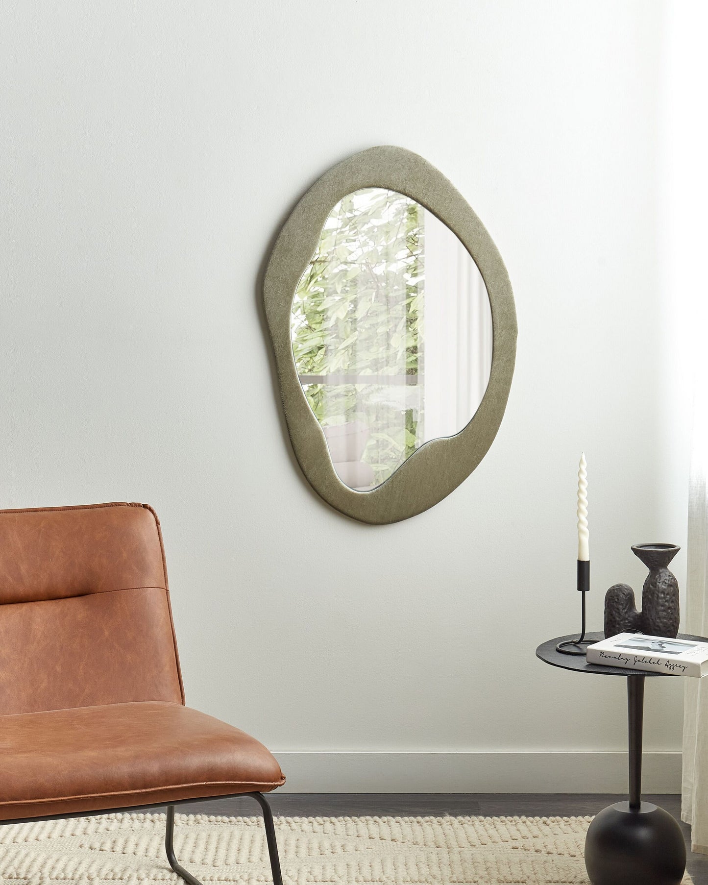 Wandspiegel LENAX 59 cm 90 cm Samtstoff Olivgrün