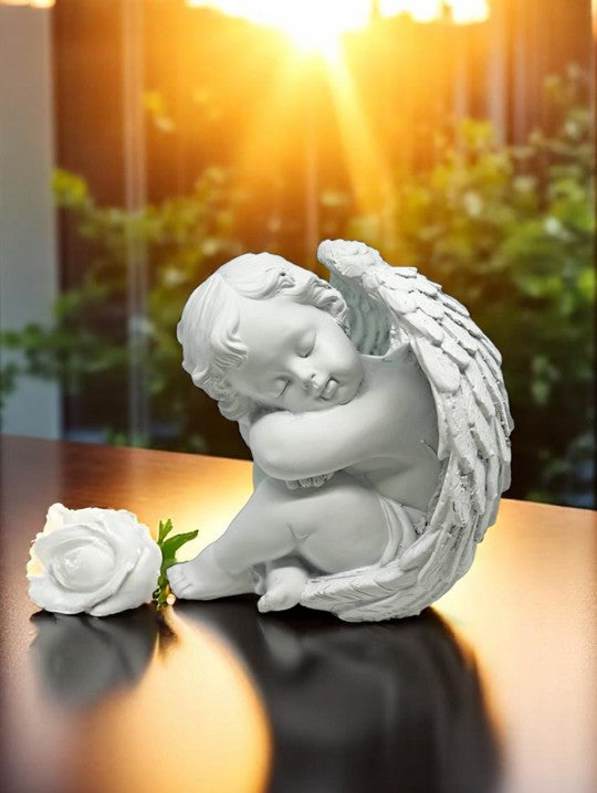 Engel mit Flügel sitzend