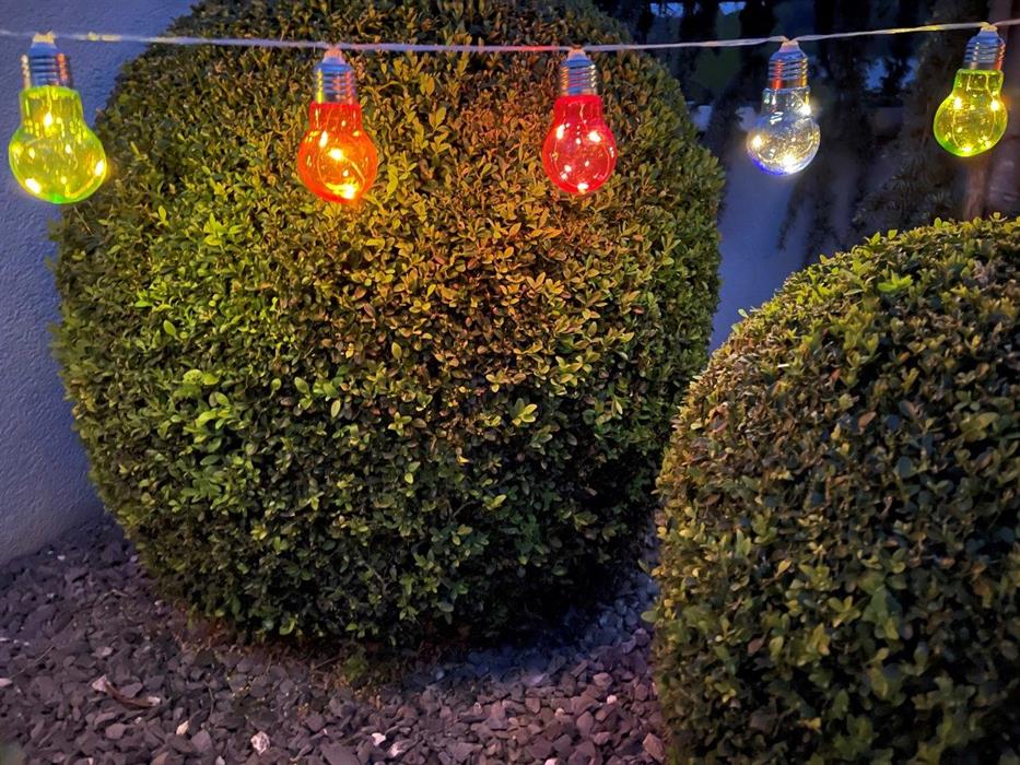 LED Lichterkette Outdoor
10 LED Glühbirnen farbig
Batterienbetrieben