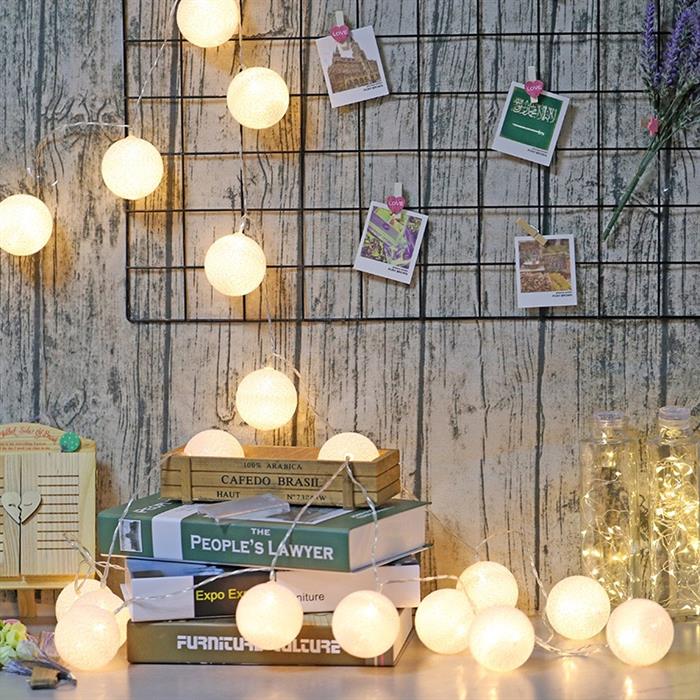 Chaîne lumineuse LED Boule de Coton "Blanc"
avec 10 LED
L: 135 cm
D: boules 6cm