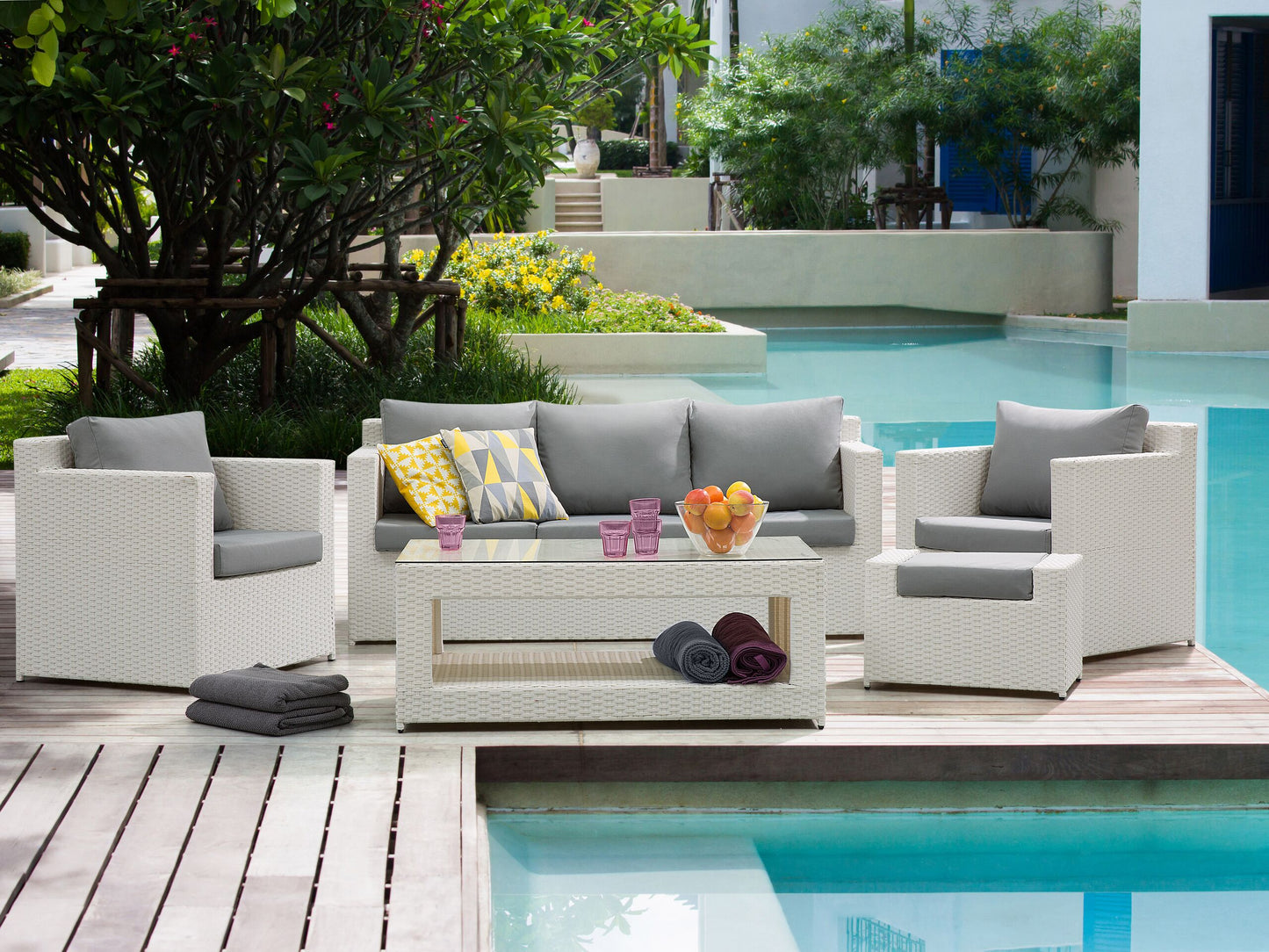 Lounge Set mit Tisch und Ottomane 6-Sitzer ROMA Polyrattan Weiss