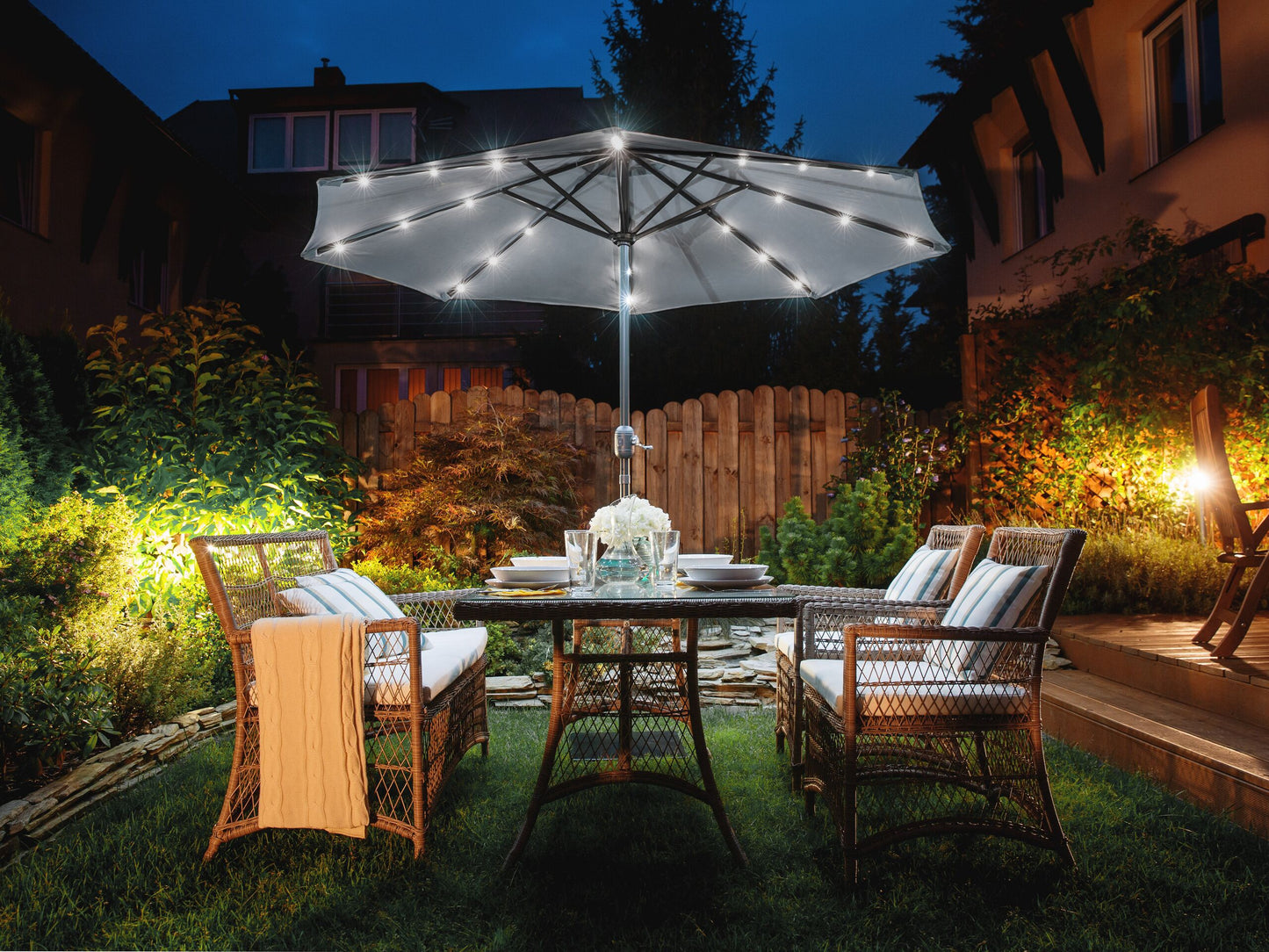 Sonnenschirm LED-Beleuchtung ⌀ 266 cm dunkelgrau RAPALLO