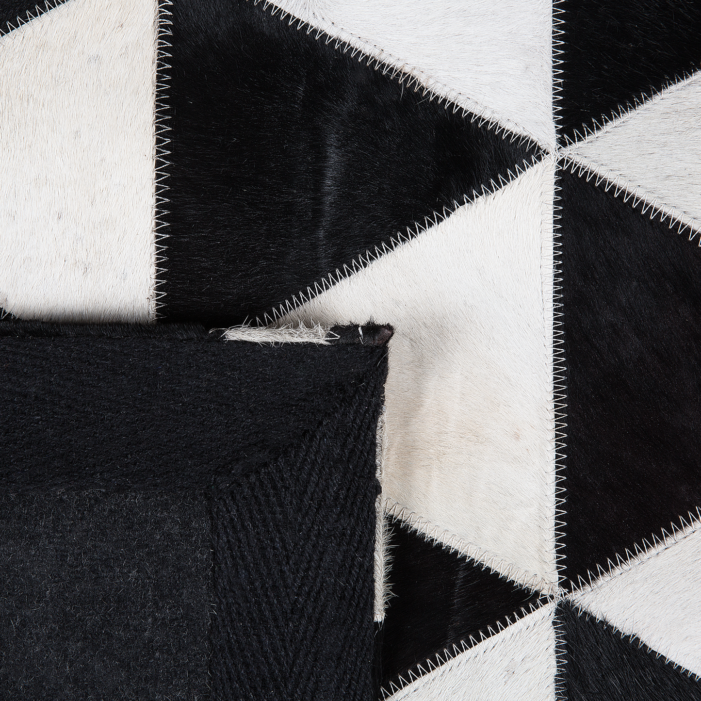 Teppich Kuhfell schwarz-weiss 160 x 230 cm geometrisches Muster Kurzflor ODEMIS