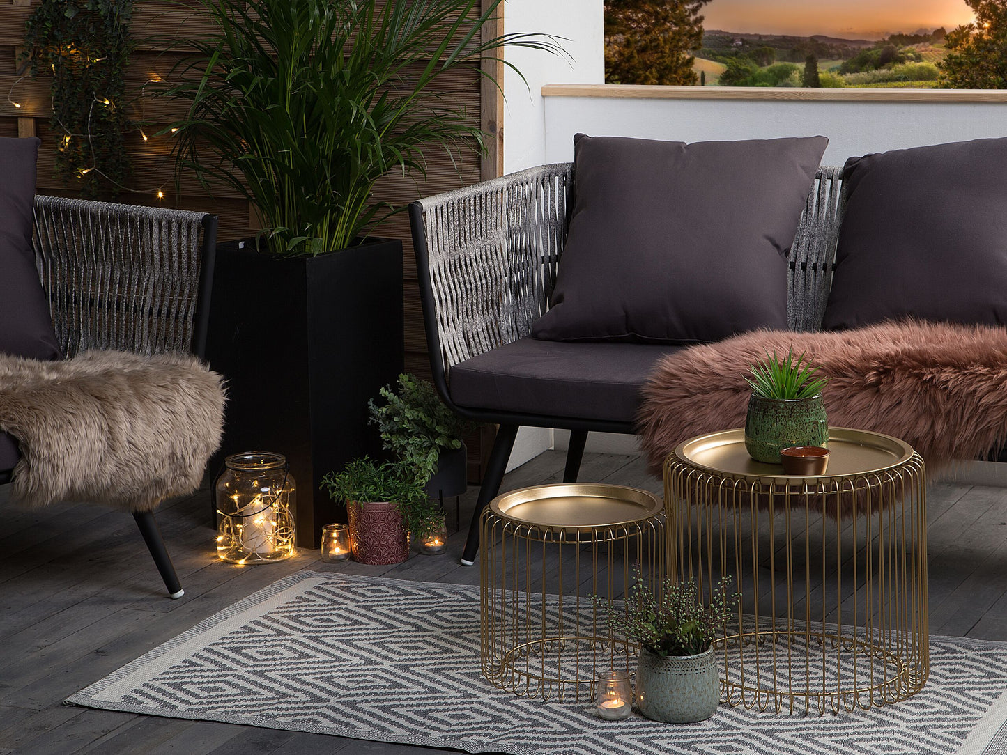 Outdoor Teppich hellgrau 90 x 150 cm geometrisches Muster Kurzflor SIKAR