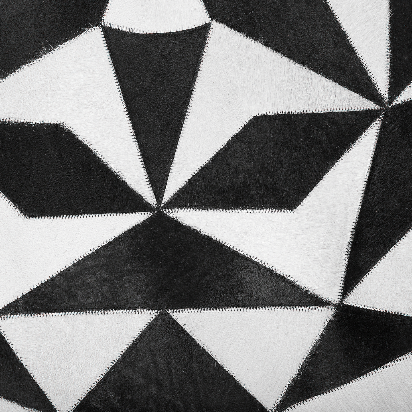 Teppich Kuhfell schwarz / weiss ⌀ 140 cm geometrisches Muster TURGUTLU