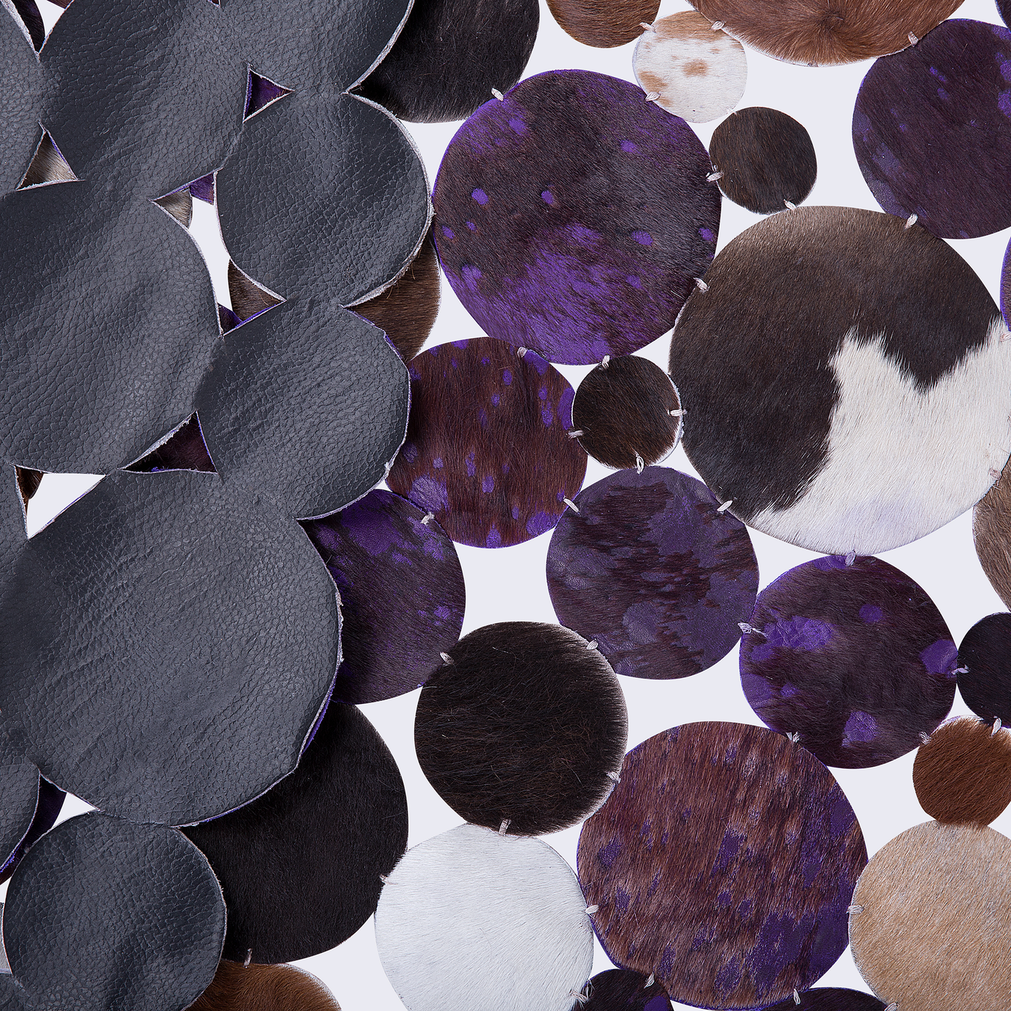 Teppich Kuhfell braun / violett ⌀ 140 cm Patchwork Kurzflor SORGUN