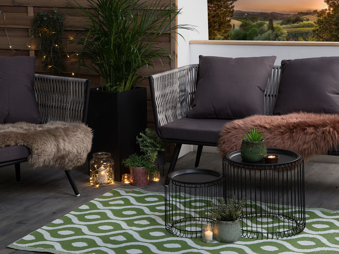 Outdoor Teppich grün 120 x 180 cm marokkanisches Muster zweiseitig Kurzflor PUNE